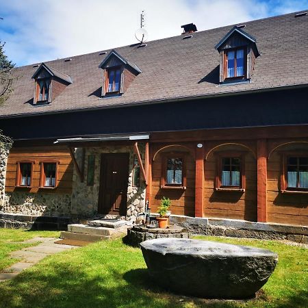 Chaloupka Kralovstvi Villa Sluknov ภายนอก รูปภาพ